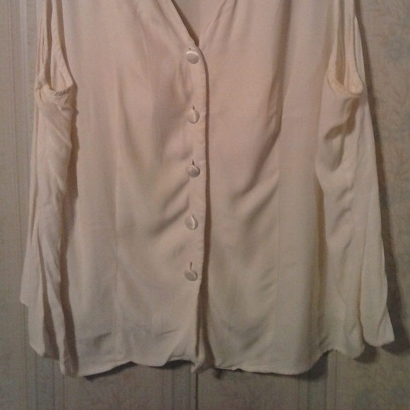 *FASHION BUG WHITE SLEEVELESS BUTTON DOWN V NECK - Picture 2 of 6